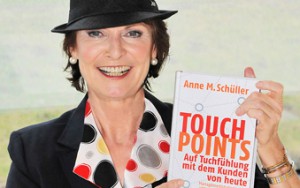 anne_m_schueller_touchpoints_mit_Buch_339x213